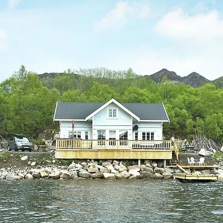 Three-bedroom Holiday In 5
