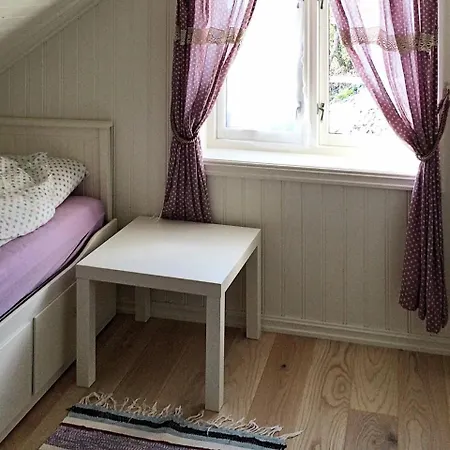 Three-bedroom Holiday In 5 Laukvik