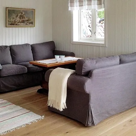 Three-bedroom Holiday In 5 * Laukvik