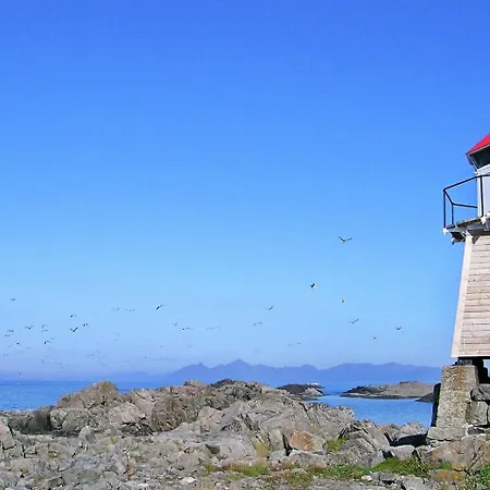 Three-bedroom Holiday In 5 Laukvik