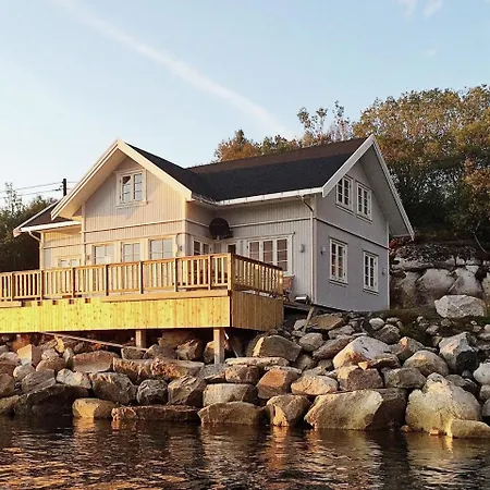 Three-bedroom Holiday In 5 Casa vacanze Laukvik