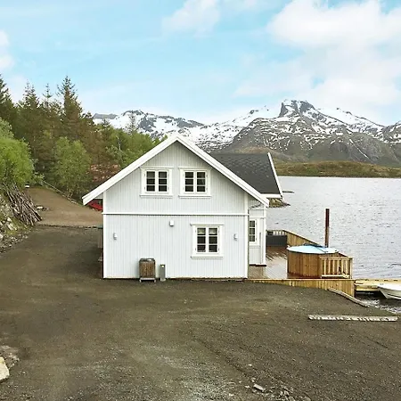 Three-bedroom Holiday In 5 *